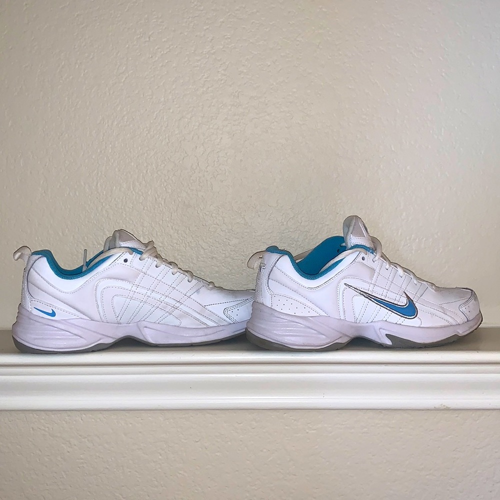 Nike 💫 Tennis Shoes 👟👟 Like New. Size 8.5